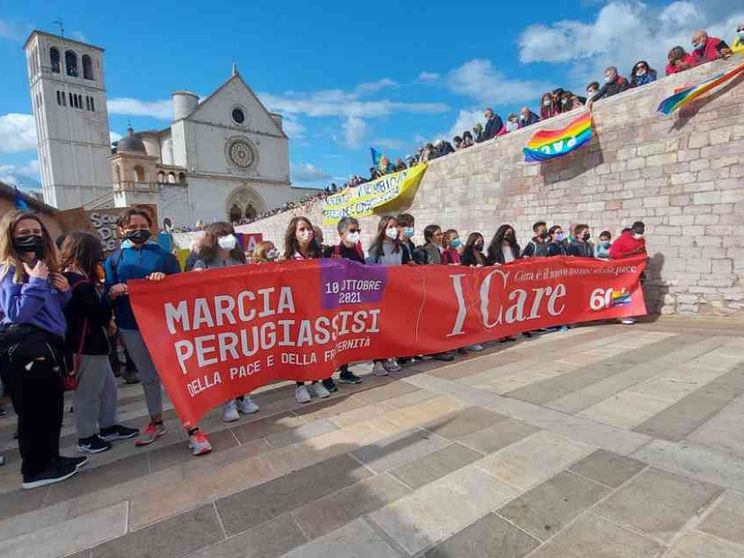Il momento dell’impegno civile. «Tutti in marcia per la pace»