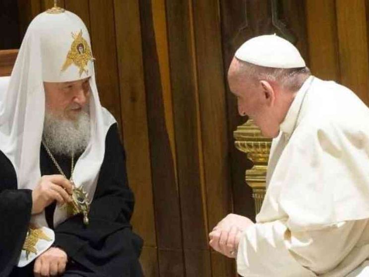 Il Papa a Kirill: diventiamo operatori di pace per l’Ucraina