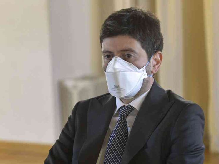 Covid, resta obbligo di mascherine su bus e in altri luoghi (ecco quali)