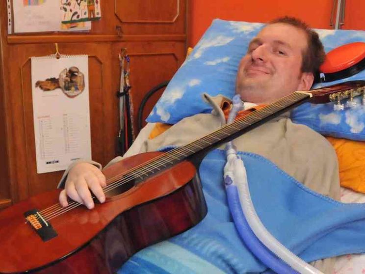 Le tre vite di Omar, in viaggio oltre la Sla