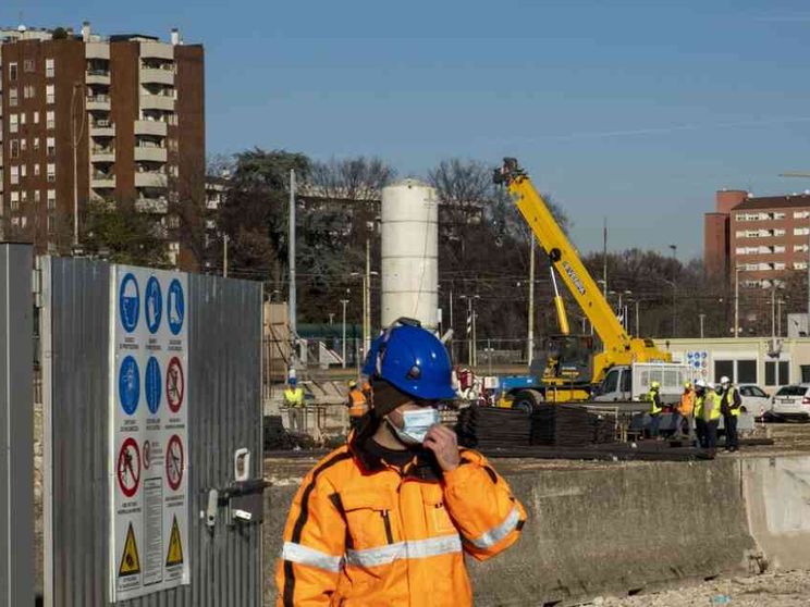 Scarso, incerto e sempre più fragile: il lavoro fa festa tra mille problemi