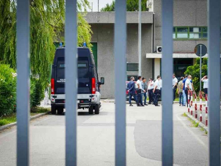 L'ex detenuto si inventa il “41-bus”: «Così porterò i parenti in carcere»