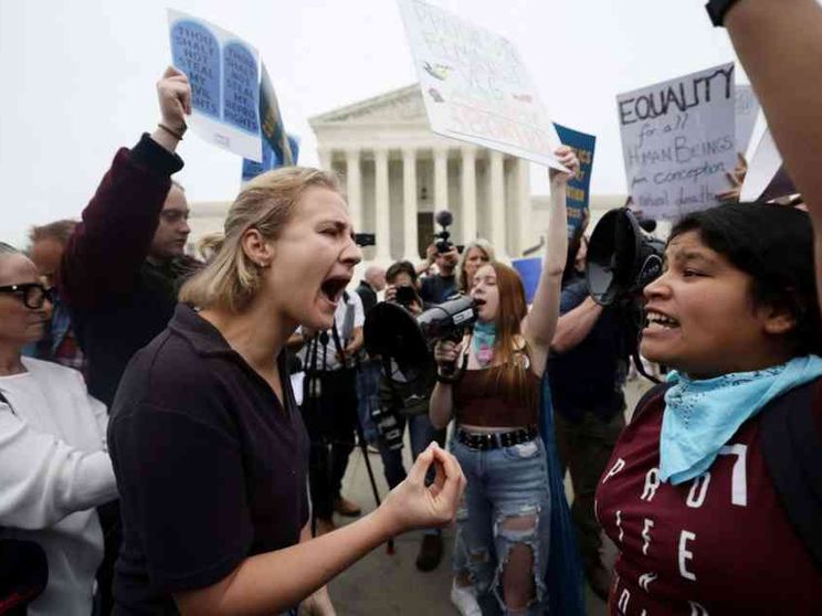 Aborto, la Corte Suprema può revocare il suo «sì». Poi parola agli Stati