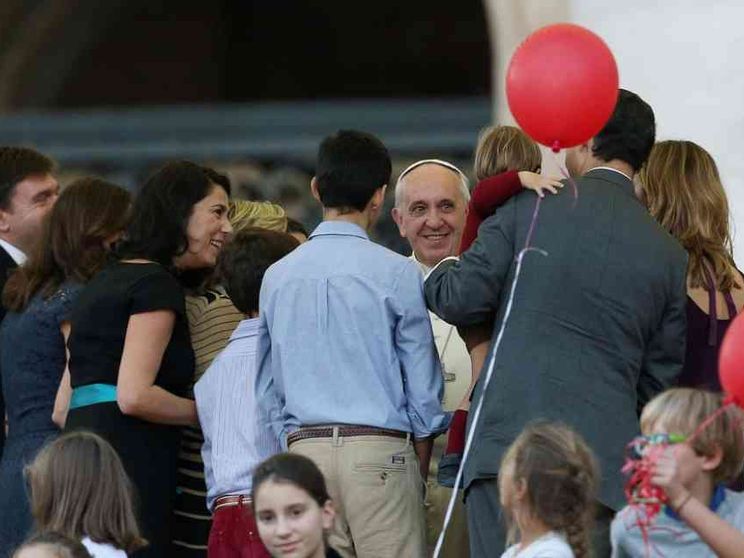 Il Papa: misure concrete per invertire la rotta dell'inverno demografico