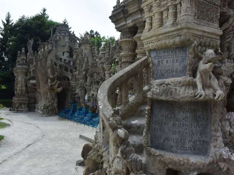 Il "Palazzo Ideale" del postino Cheval compie 110 anni. E la sfida continua...