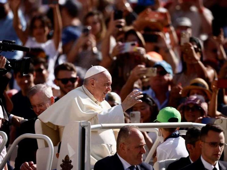 Il Papa: siamo la società della stanchezza. Di stregonerie e fake news