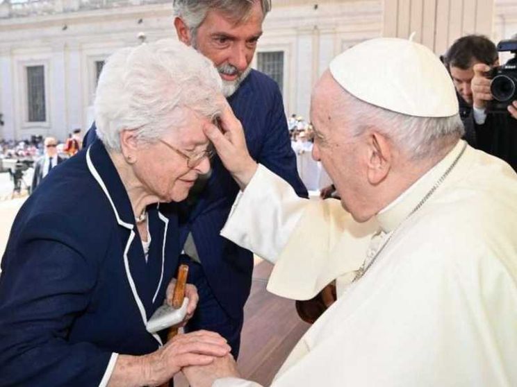 Il più bel regalo per i 100 anni della signora Rina? L'incontro con il Papa