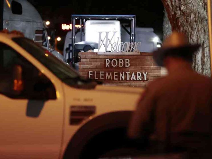 Strage di bambini in Texas: 21 vittime. Biden: agire sulle armi