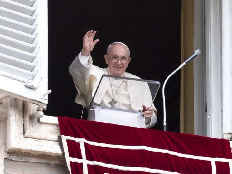 Il pensiero del Papa al Rosario per la pace di domani