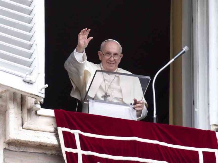 Il pensiero del Papa al Rosario per la pace di domani