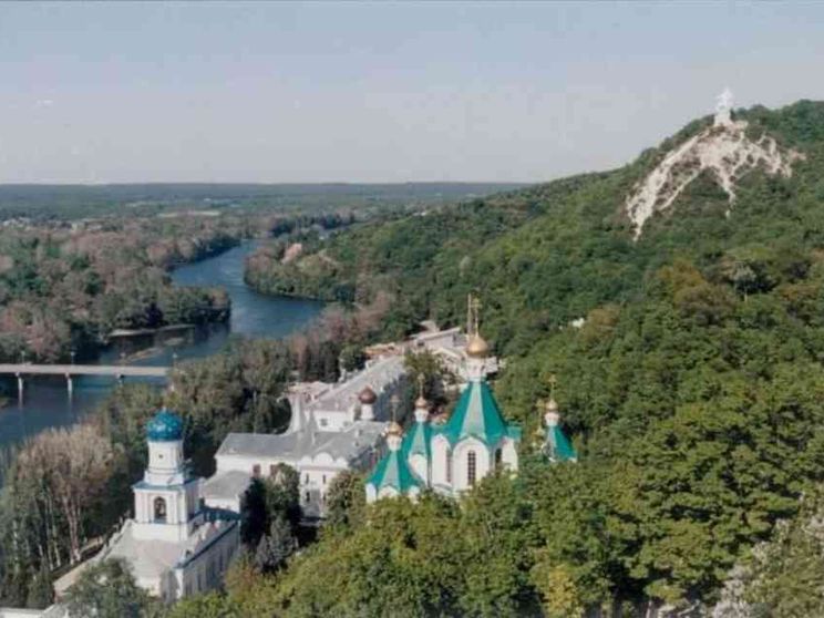 Colpito lo storico monastero di Svyatogorsk: morti due monaci e una suora
