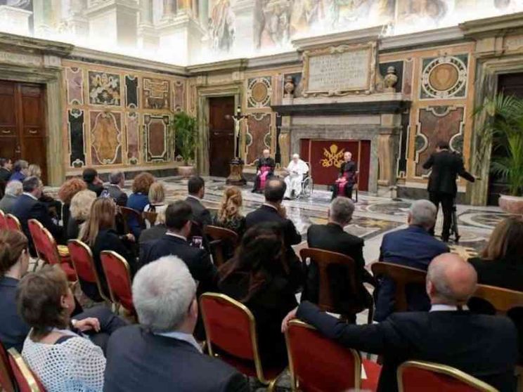 Il Papa: tagli alla sanità sono un oltraggio all’umanità