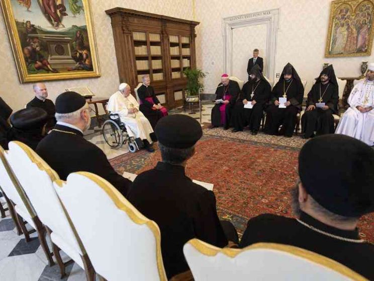 Papa Francesco ai giovani preti e monaci ortodossi: l'unità è necessaria