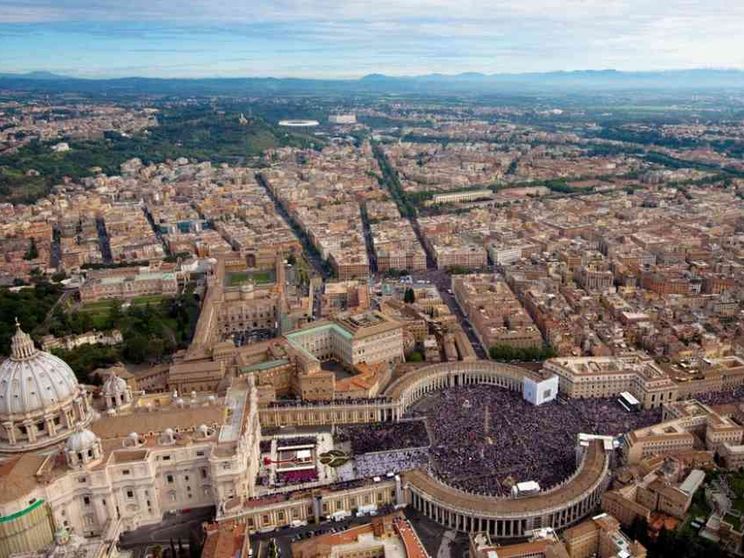 La «riforma» diventa effettiva. Così cambia la Curia Romana