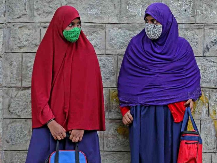 Violenze per la dote scarsa, tre sorelle (e due figli) si tolgono la vita