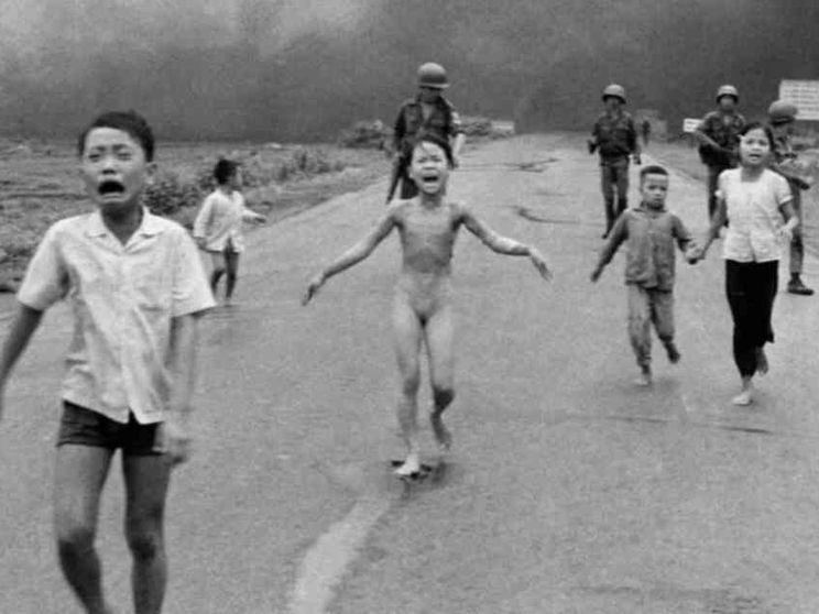 50 anni fa la foto della Napalm Girl: la fotografia tra realtà e memoria