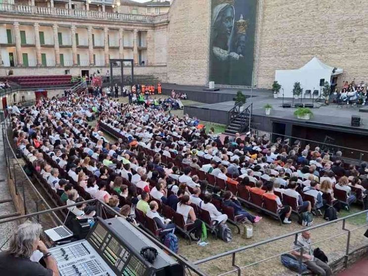 Macerata-Loreto, papa Francesco chiama: preghiamo per Russia e Ucraina