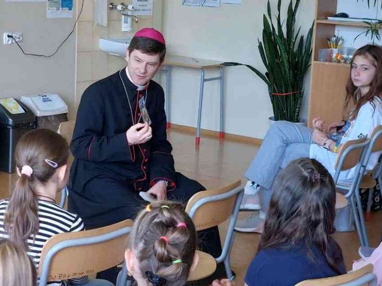 Il vescovo di Kiev: non ci sono le condizioni per la visita del Papa