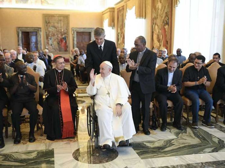 Il Papa: si evangelizza con lo stile di Dio che è gioia e misericordia