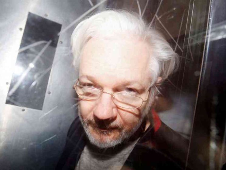 Assange, ultimo «sì» all'estradizione. Ma potrebbe salvarlo la Corte Europea