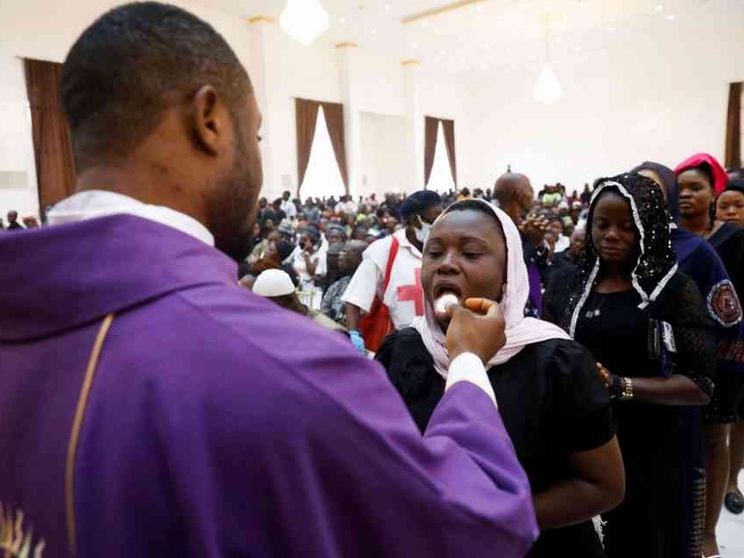Assaltata un'altra chiesa cattolica: almeno 3 morti e 40 rapiti