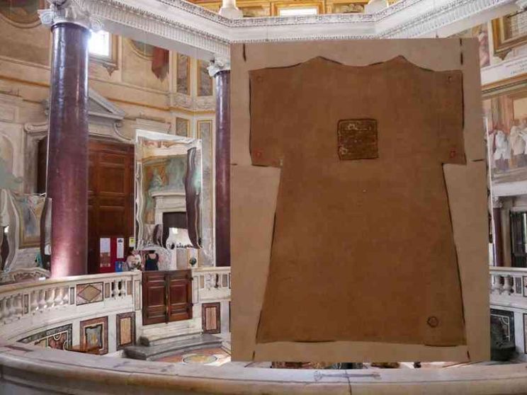 L'arte di Sidival Fila e l'intreccio della tunica di Dio