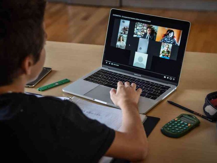 Cantiere digitale per la scuola, il futuro dei ragazzi passa di qui