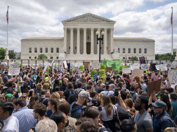 Sentenza Usa sull'aborto, «l'ora di riflettere insieme»
