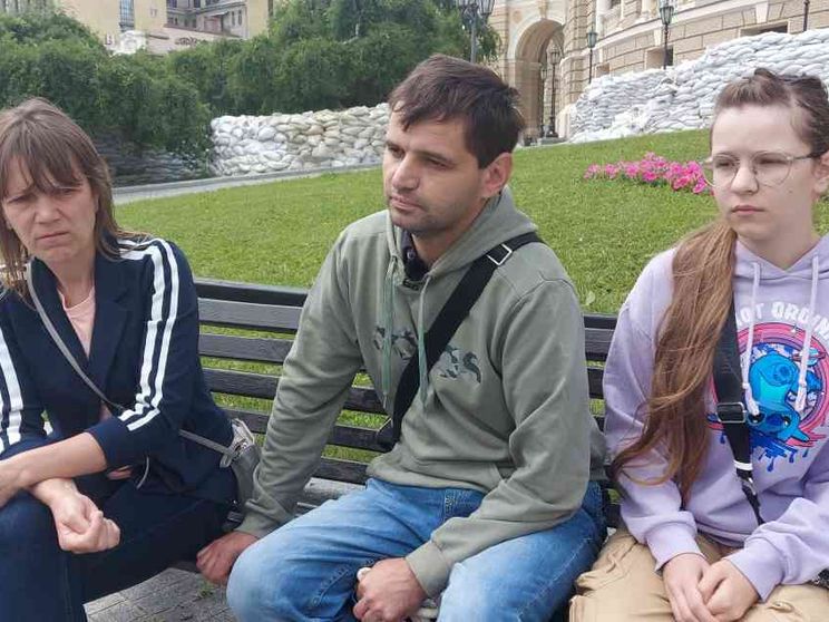 «Noi in ostaggio a Mariupol. Putin ci ha tolto tutto, perciò lo denunciamo»