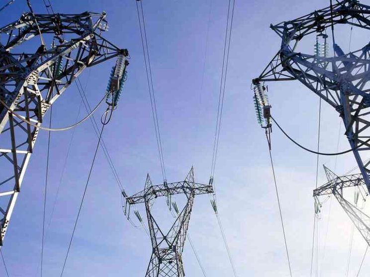 Verso nuovi pesanti rincari per luce e gas: +17% l'elettricità, +27% il metano