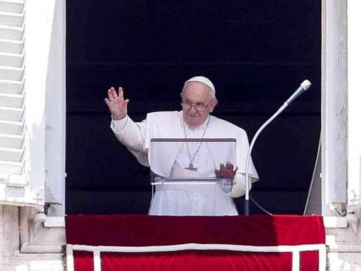 Il Papa: folle guerra, preghiamo senza stancarci per la pace