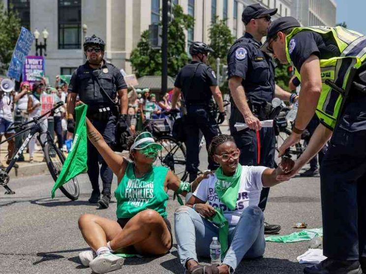 Aborto, vandalizzate sei chiese cattoliche. Biden condanna le violenze