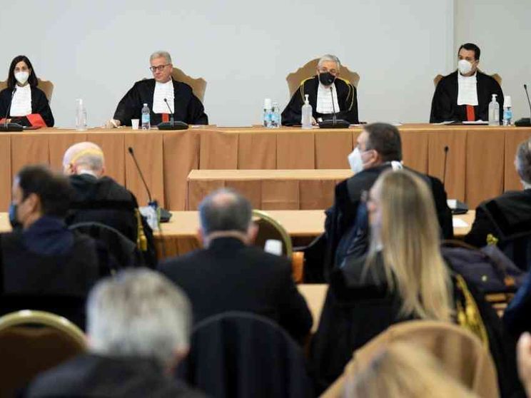 Papa Francesco: non più scandali come il palazzo di Londra