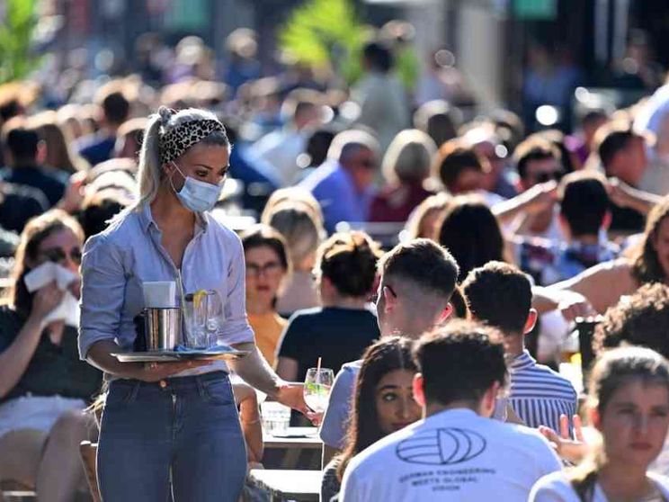 Europa alla prova dei nuovi contagi. A settembre vaccino contro le varianti