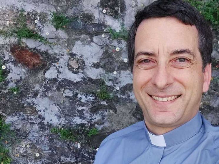 Don Carlo de Marchi: «Il mio podcast per pregare in coda sulla tangenziale»