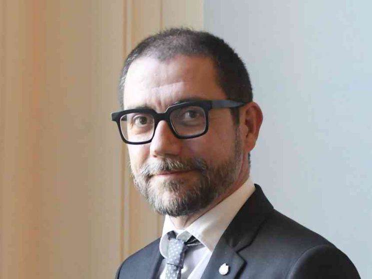 In parlamento non si giochi a dare la caccia al povero