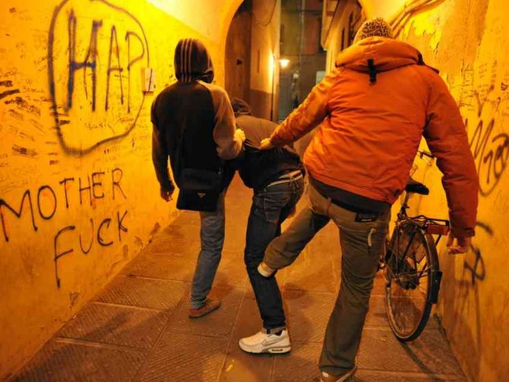 «Ragazzi violenti e fragili, perché? Noi adulti stiamo sbagliando tutto»