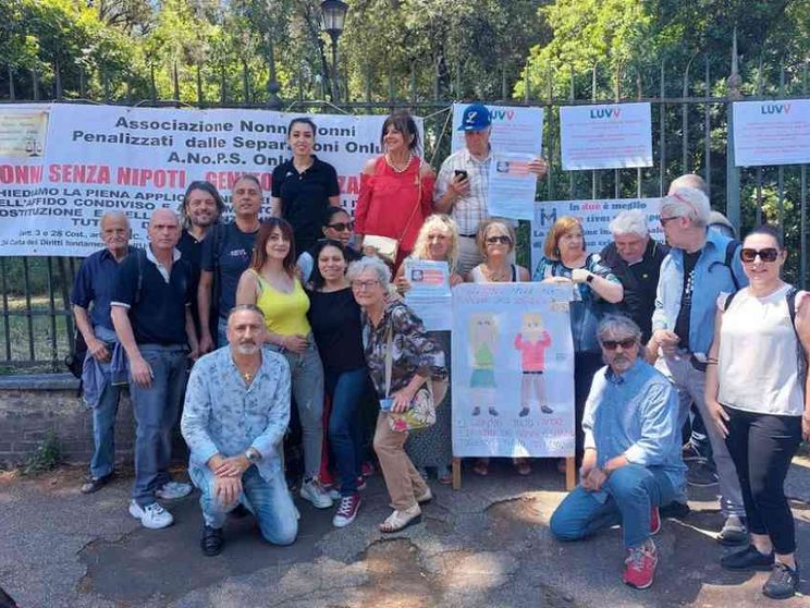 Troppi minori 'rubati' dall'Italia. Genitori disperati: nessun aiuto