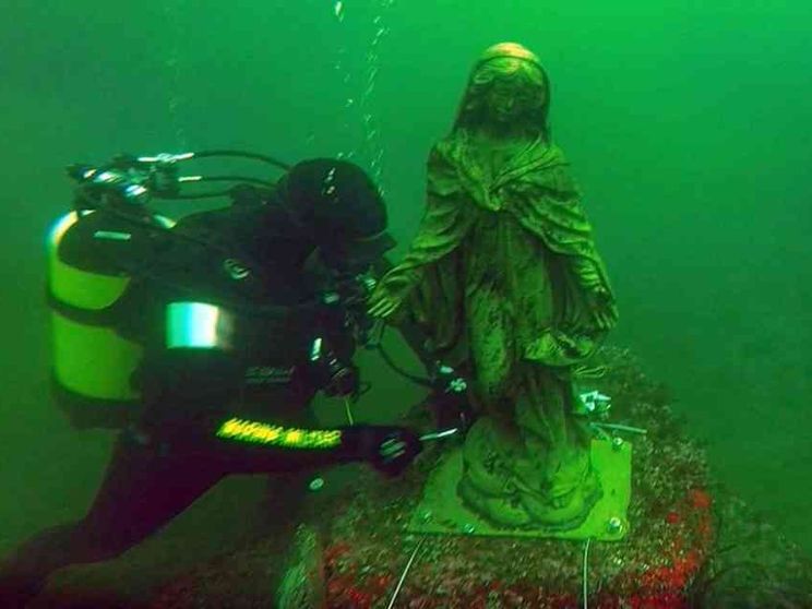 Nel mare di Ercolano i subacquei onorano la loro Patrona