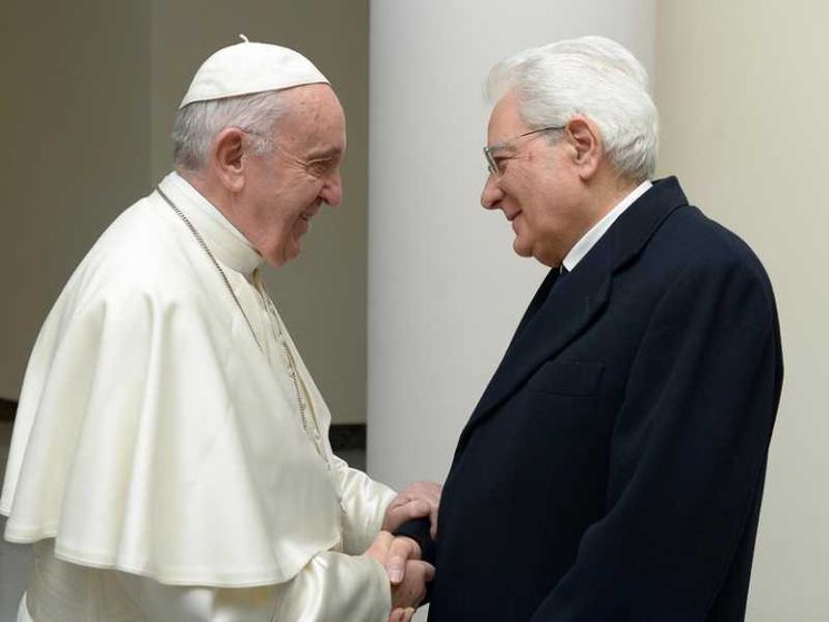 Gli 81 anni di Mattarella. Il Papa: suo contributo all'Italia fondamentale
