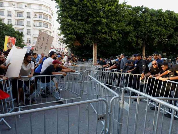 Rischio di involuzione autoritaria nel voto che spacca la Tunisia