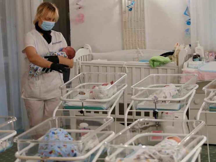 Utero in affitto, con la guerra il business diventa «creativo»