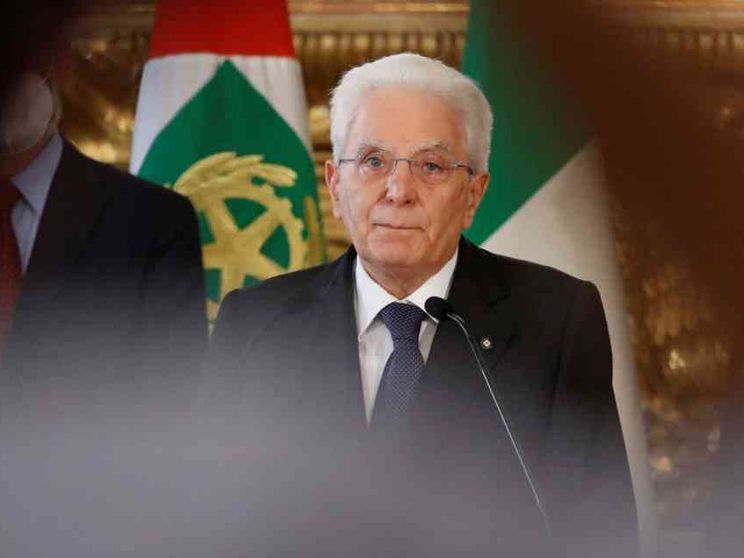 «Se ami la gente, la gente ti ama». Auguri, presidente Mattarella