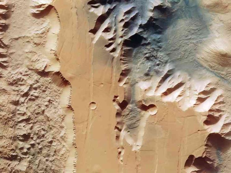Ecco il "Gran Canyon" di Marte: 4mila km di lunghezza e 7 di profondità