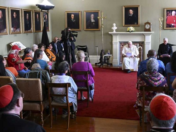 Papa Francesco agli indigeni: sono qui come fratello per la riconciliazione