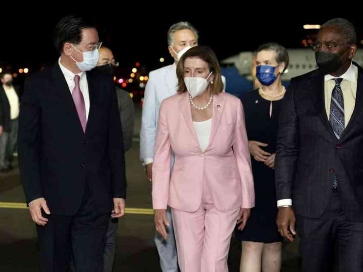 Nancy Pelosi a Taiwan, Pechino allerta l'esercito. «Non si gioca con il fuoco»