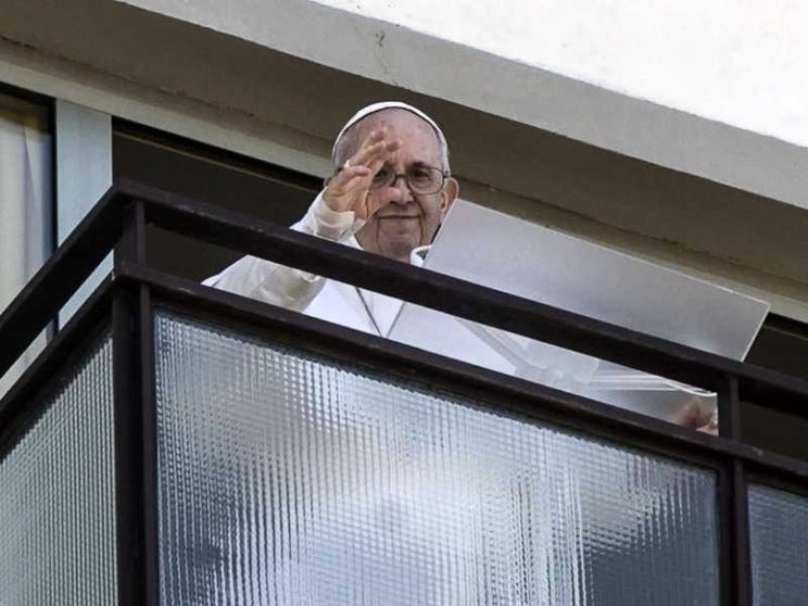 L'infermiere che salvò la vita al Papa sarà suo assistente sanitario personale