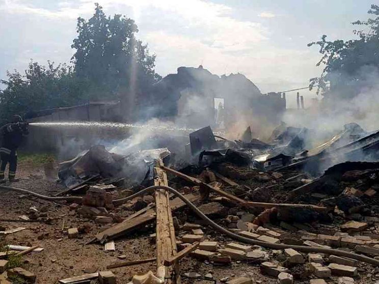 Amnesty accusa Kiev: armi e basi militari tra i civili. La replica di Zelensky