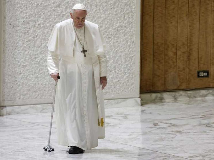 Il Papa: volere l'eterna giovinezza è delirante
