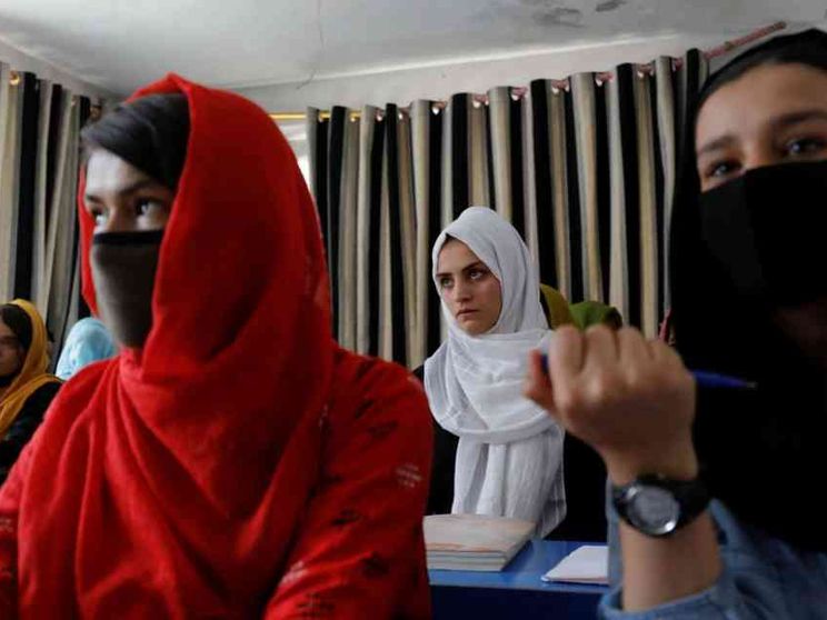 Fame, scuole chiuse, depressione: non è un paese per ragazze